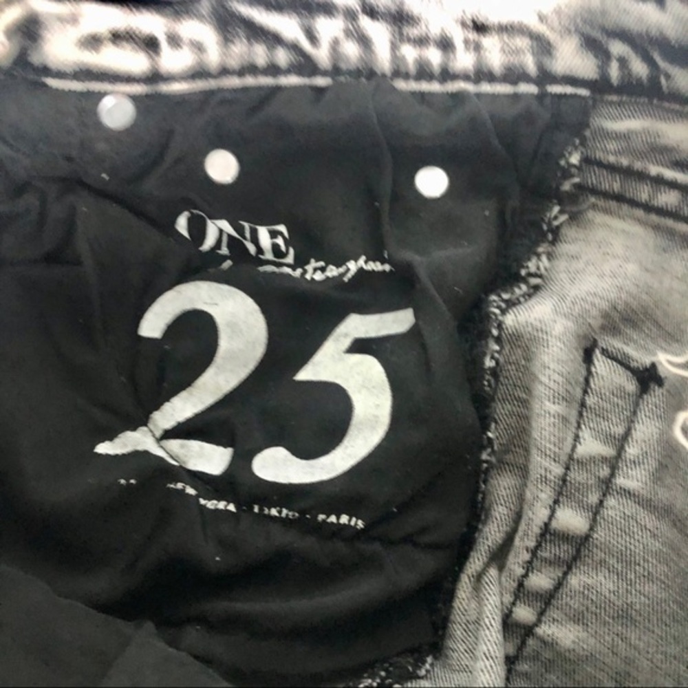 ONE high waisted distressed shorts size25 - Picture 4 of 6